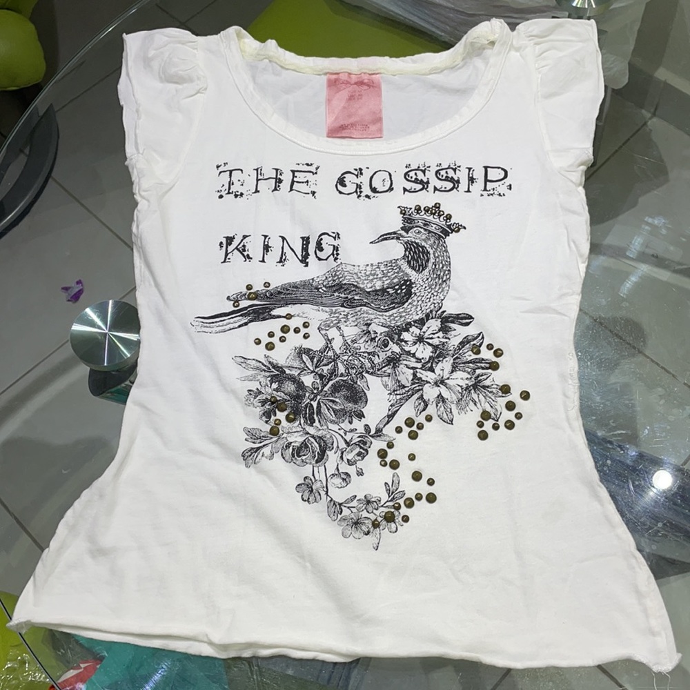 White/ black tee
